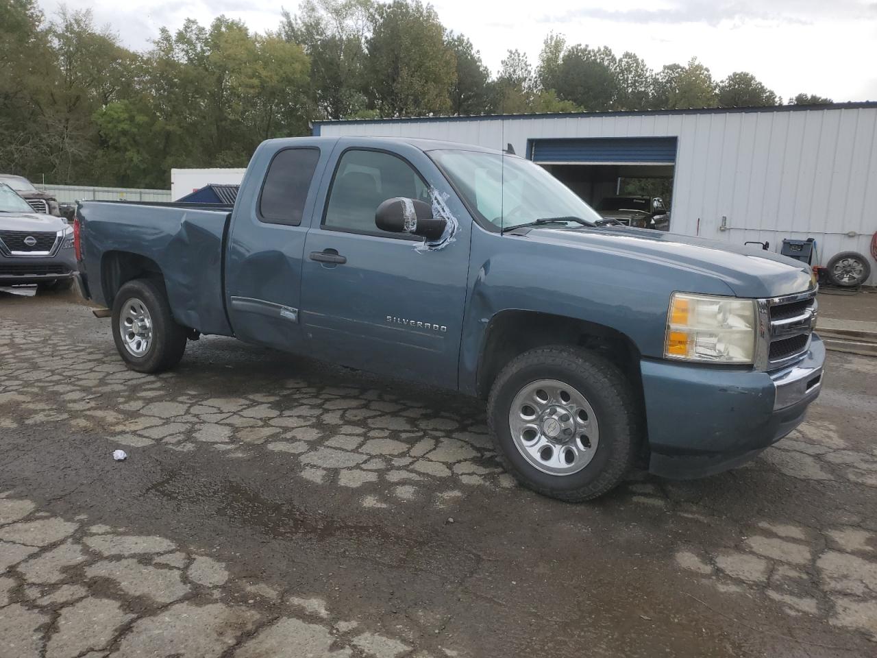 2011 Chevrolet Silverado - Image 4