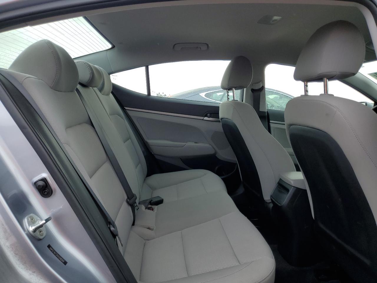2017 Hyundai Elantra - Image 10