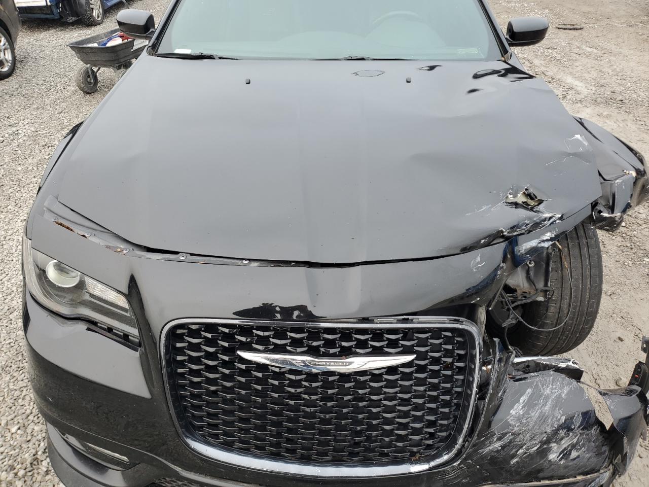 2019 Chrysler 300 - Image 11