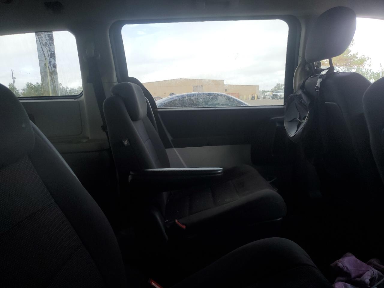 2009 Dodge Caravan - Image 11