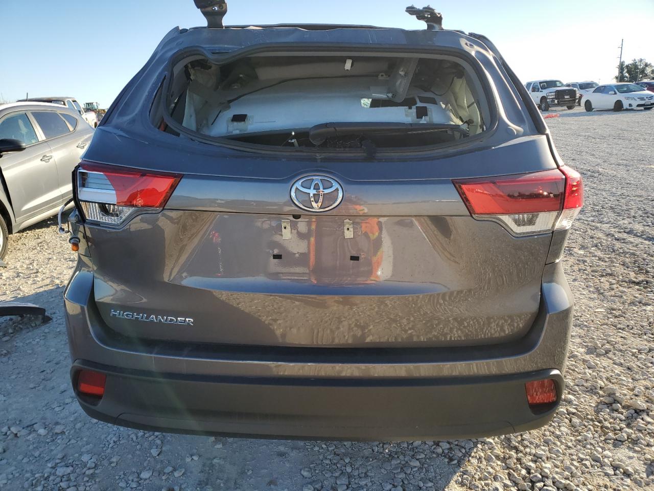 2019 Toyota Highlander - Image 6