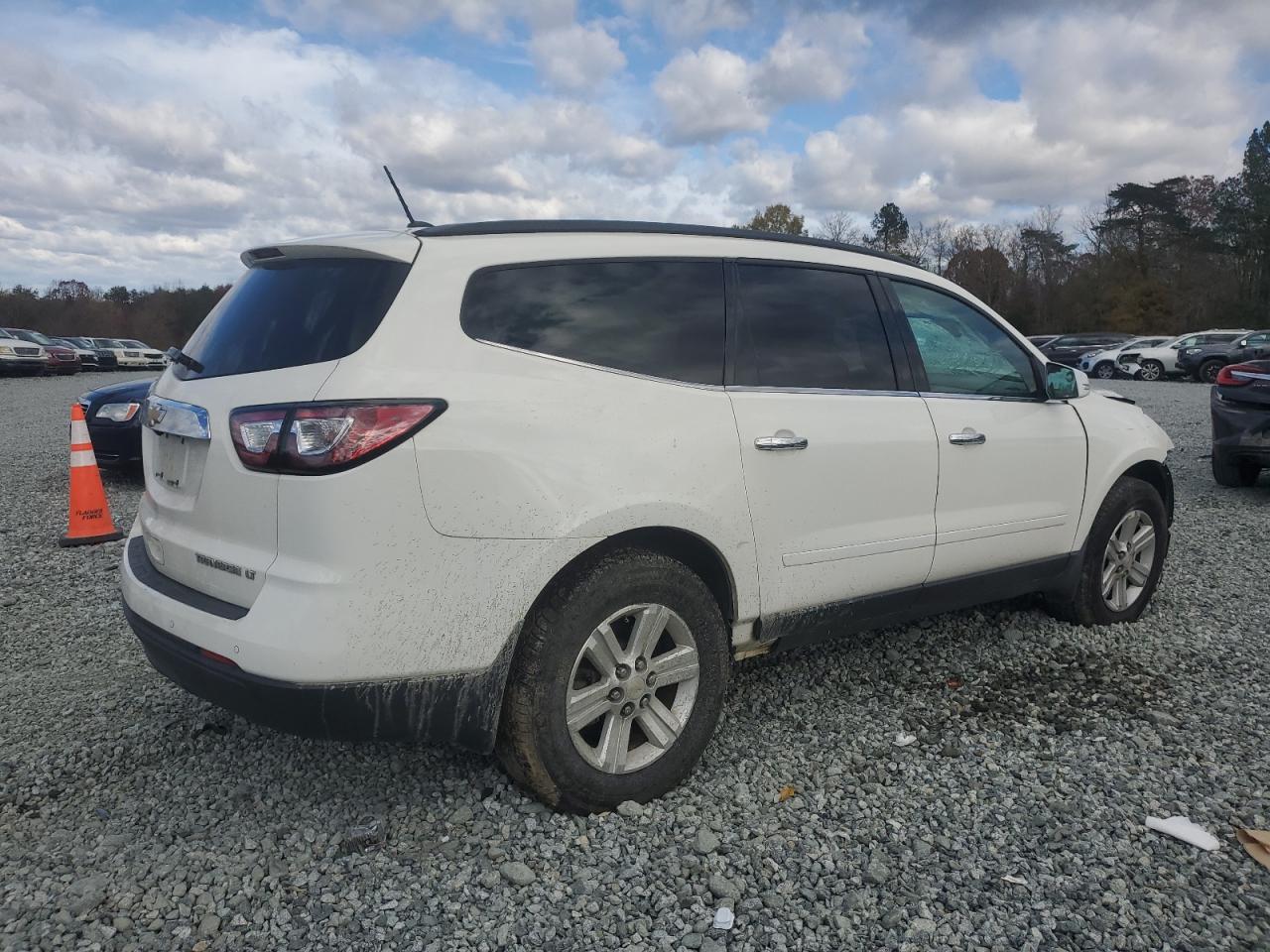 2014 Chevrolet Traverse - Image 3