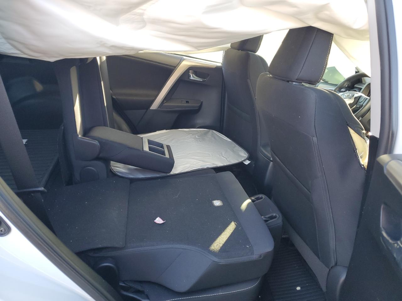 2015 Toyota RAV 4 - Image 11