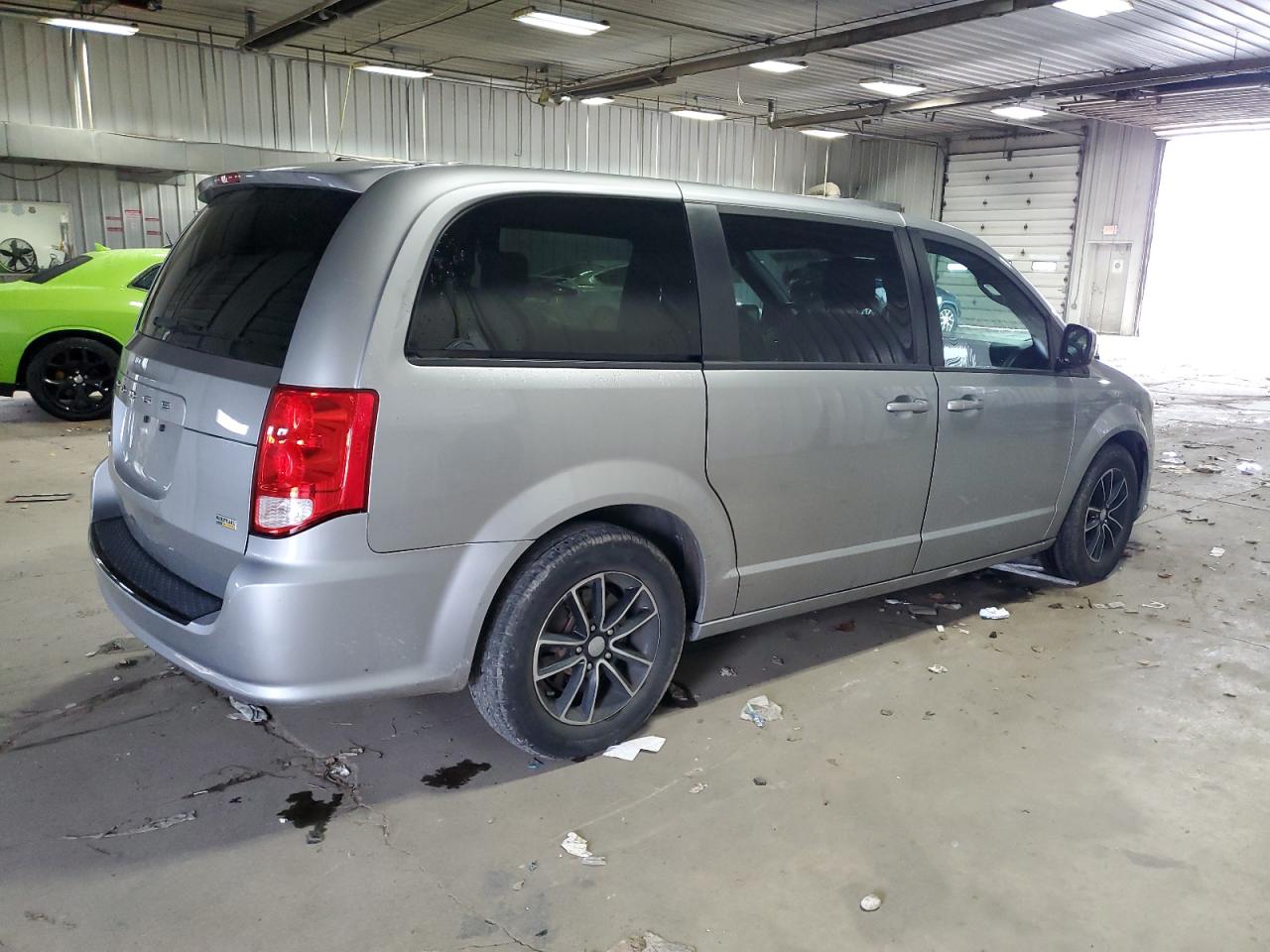 2018 Dodge Caravan - Image 3