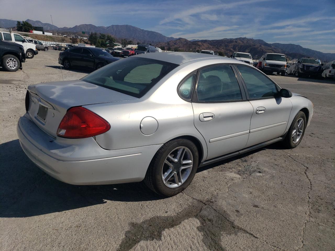 2000 Ford Taurus Lx VIN: 1FAFP52U2YG123388 Lot: 79543734