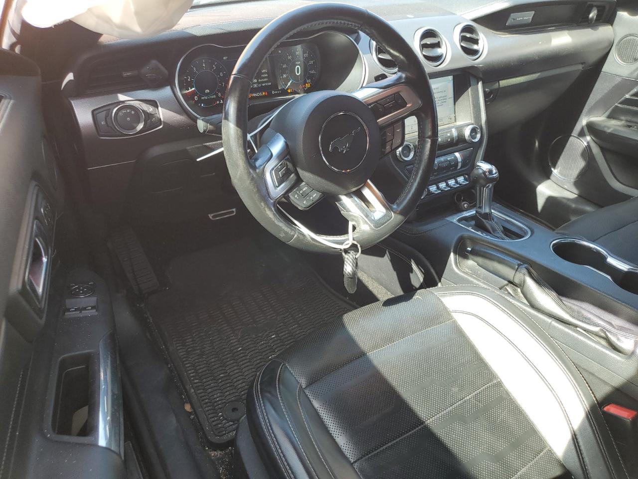 2019 Ford Mustang - Image 8