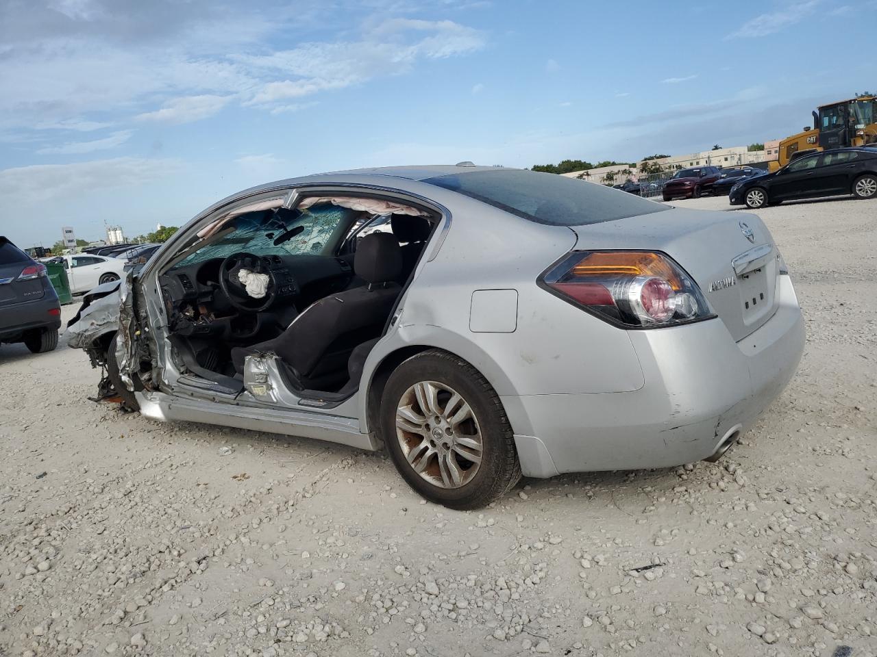 2011 Nissan Altima - Image 2