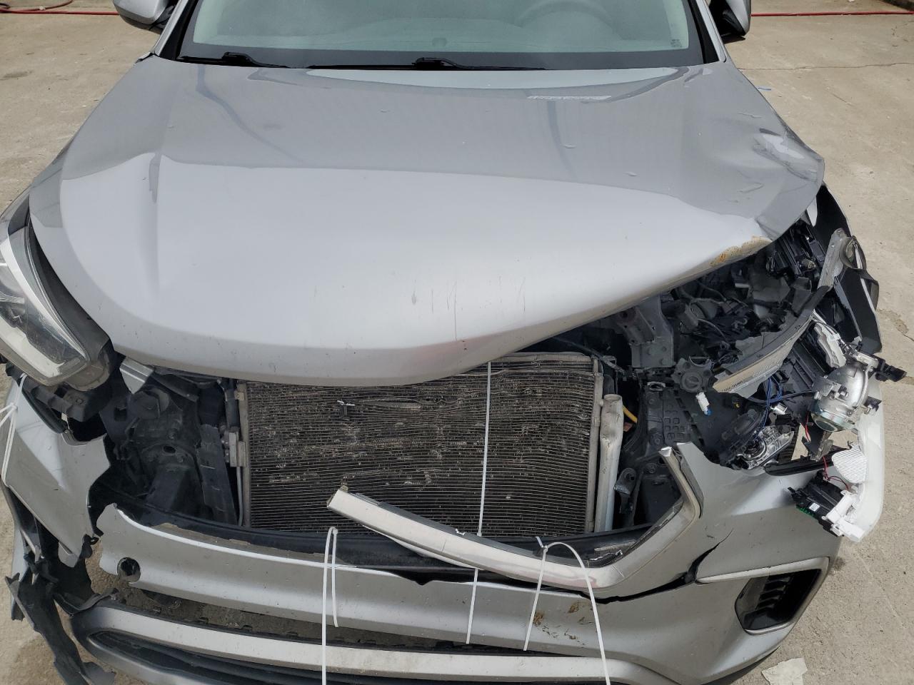 2017 Hyundai Santa Fe - Image 12