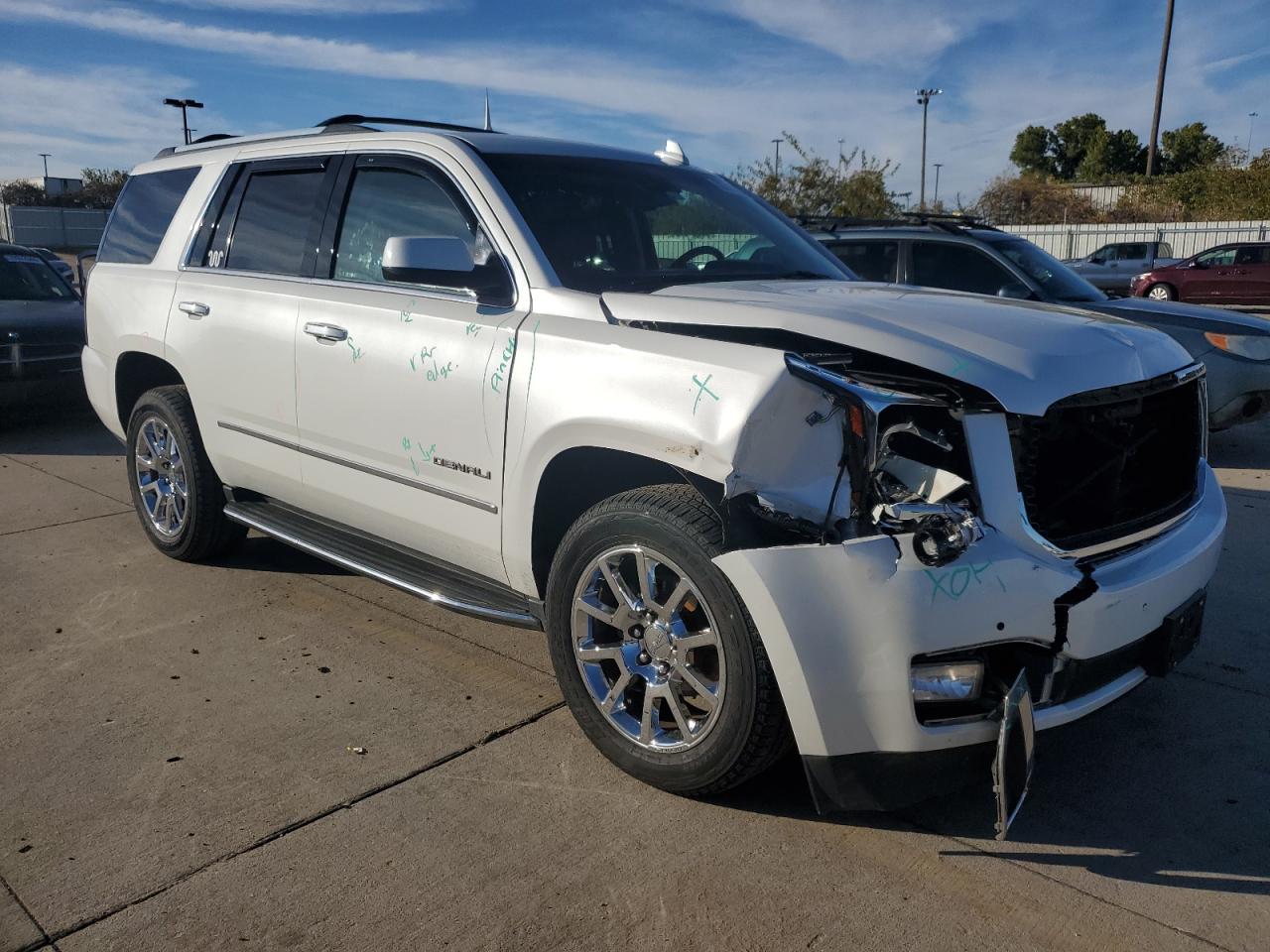 2017 GMC Yukon - Image 4