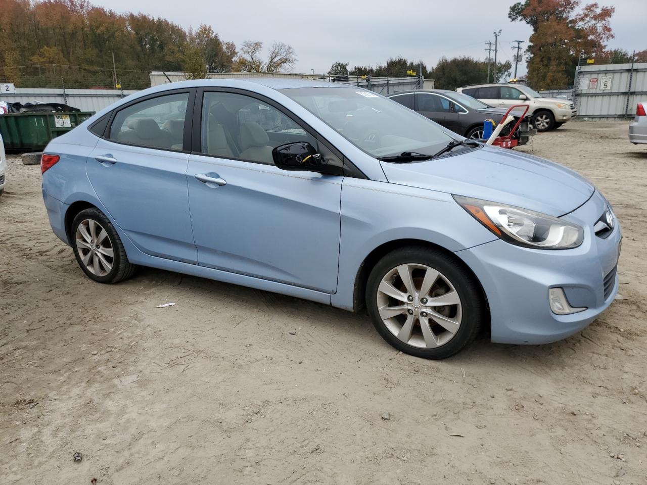 2013 Hyundai Accent - Image 4