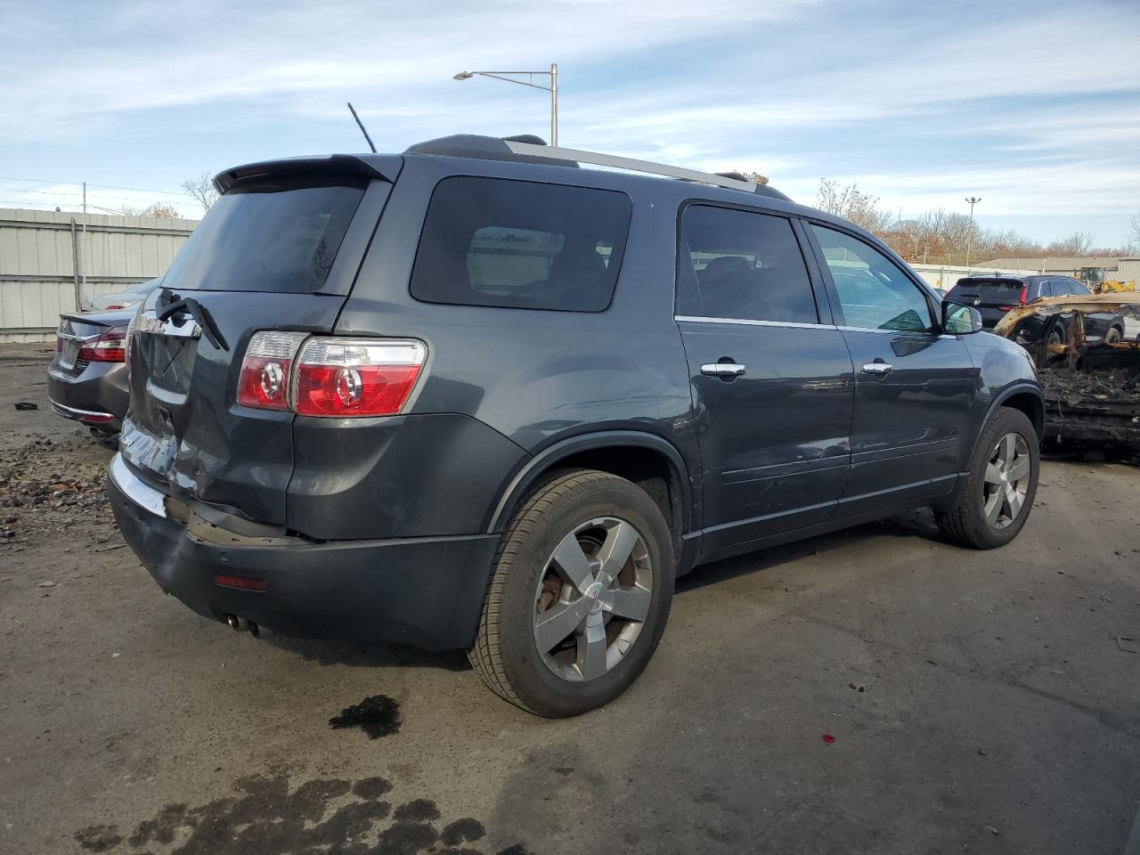 2011 GMC Acadia - Image 3