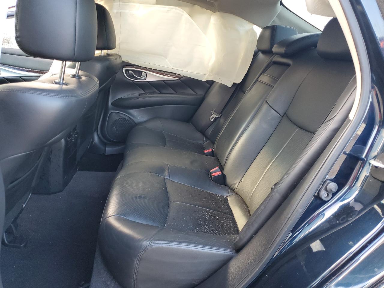 2018 Infiniti Q70 - Image 11