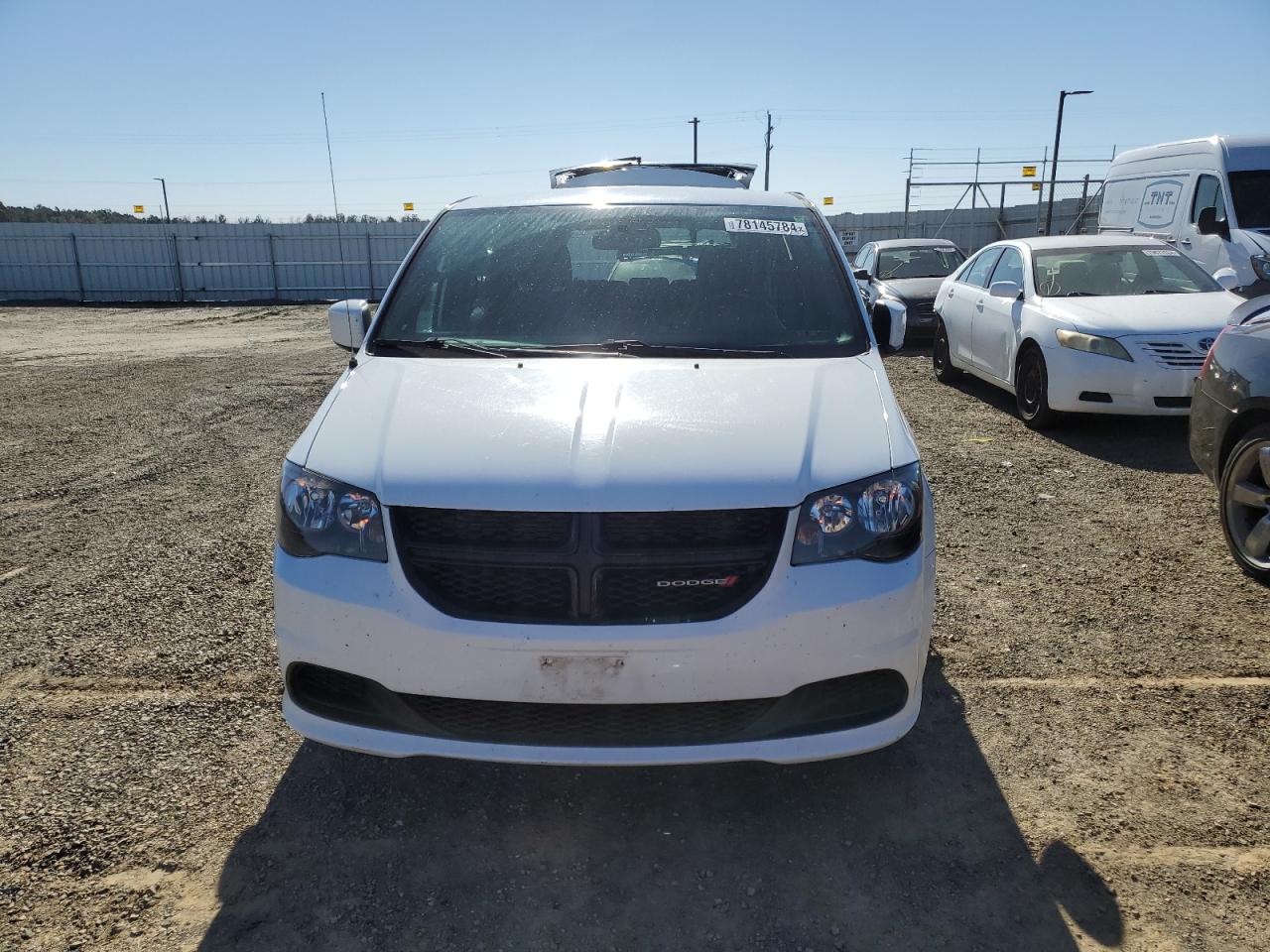 2017 Dodge Caravan - Image 5