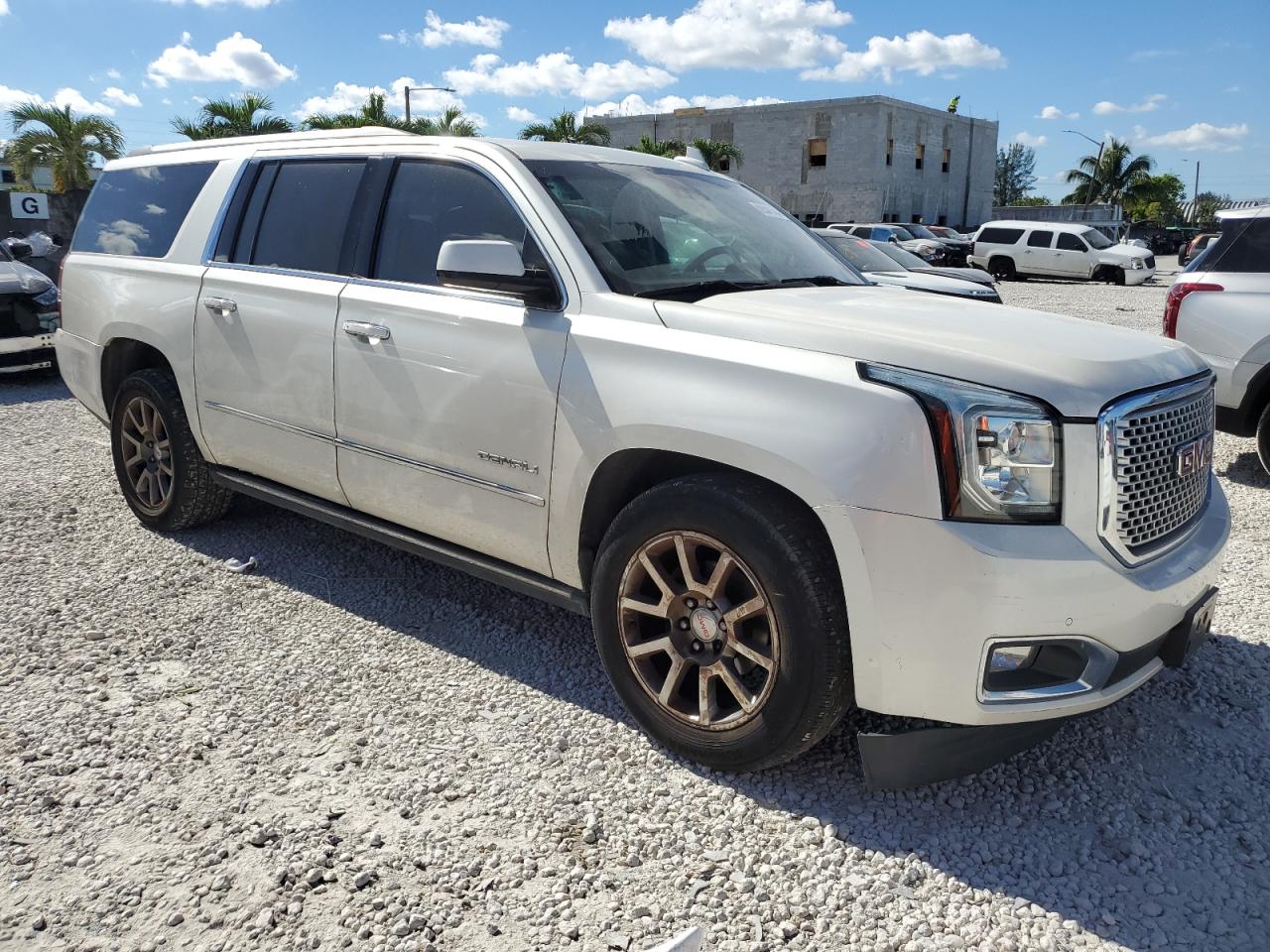 VIN 1GKS2JKJ8FR585675 2015 GMC YUKON no.4