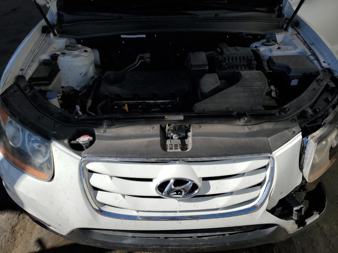 2010 Hyundai Santa Fe - Image 12