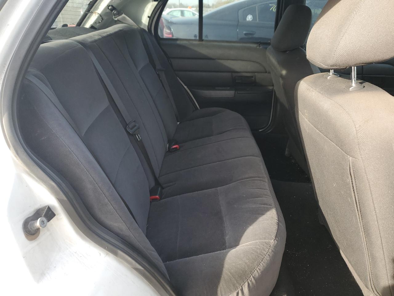 2010 Ford Crown Victoria - Image 10