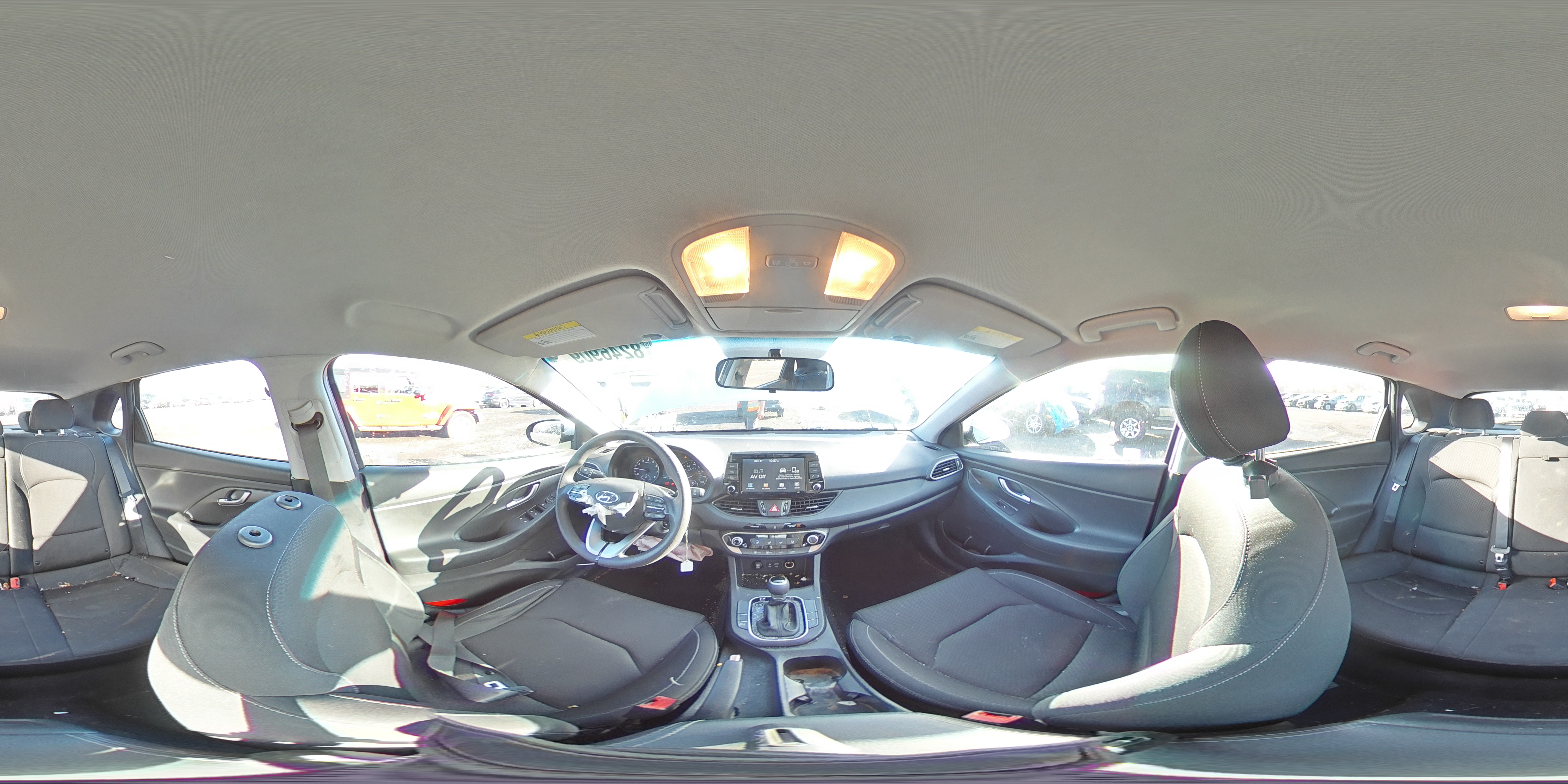 2018 Hyundai Elantra - Image 12