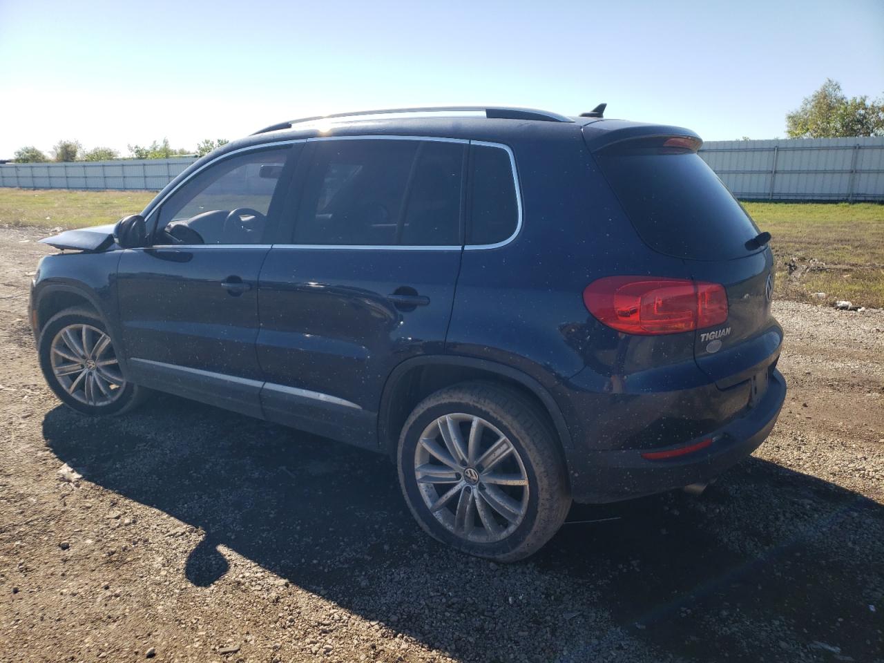 2015 Volkswagen Tiguan - Image 2