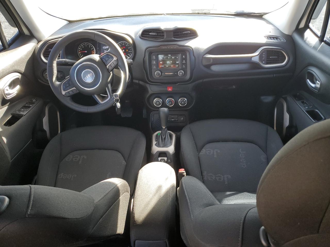 2017 Jeep Renegade - Image 8