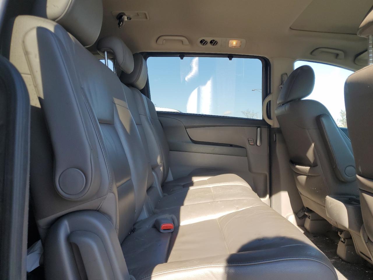 2012 Honda Odyssey - Image 11