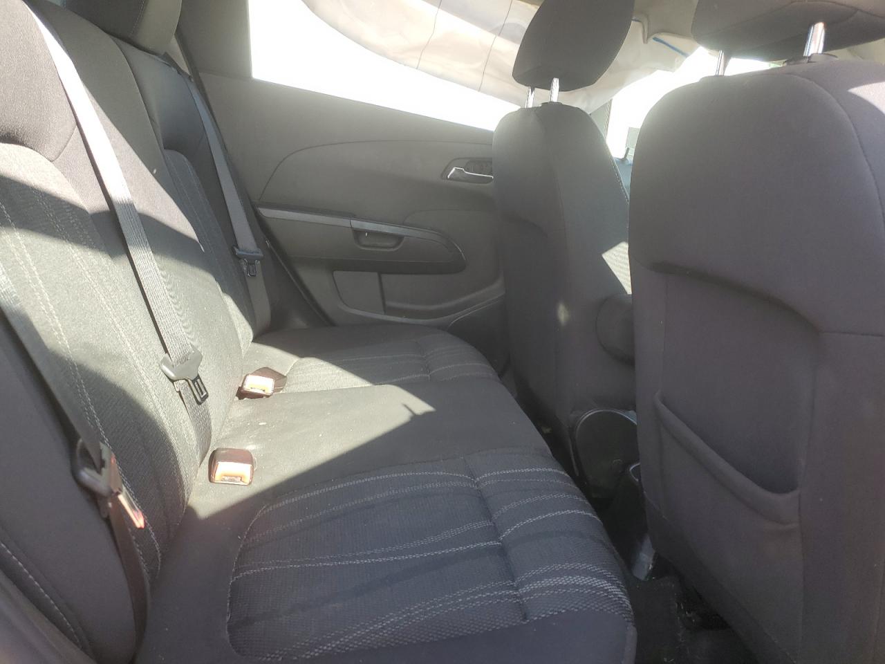 2016 Chevrolet Sonic - Image 11
