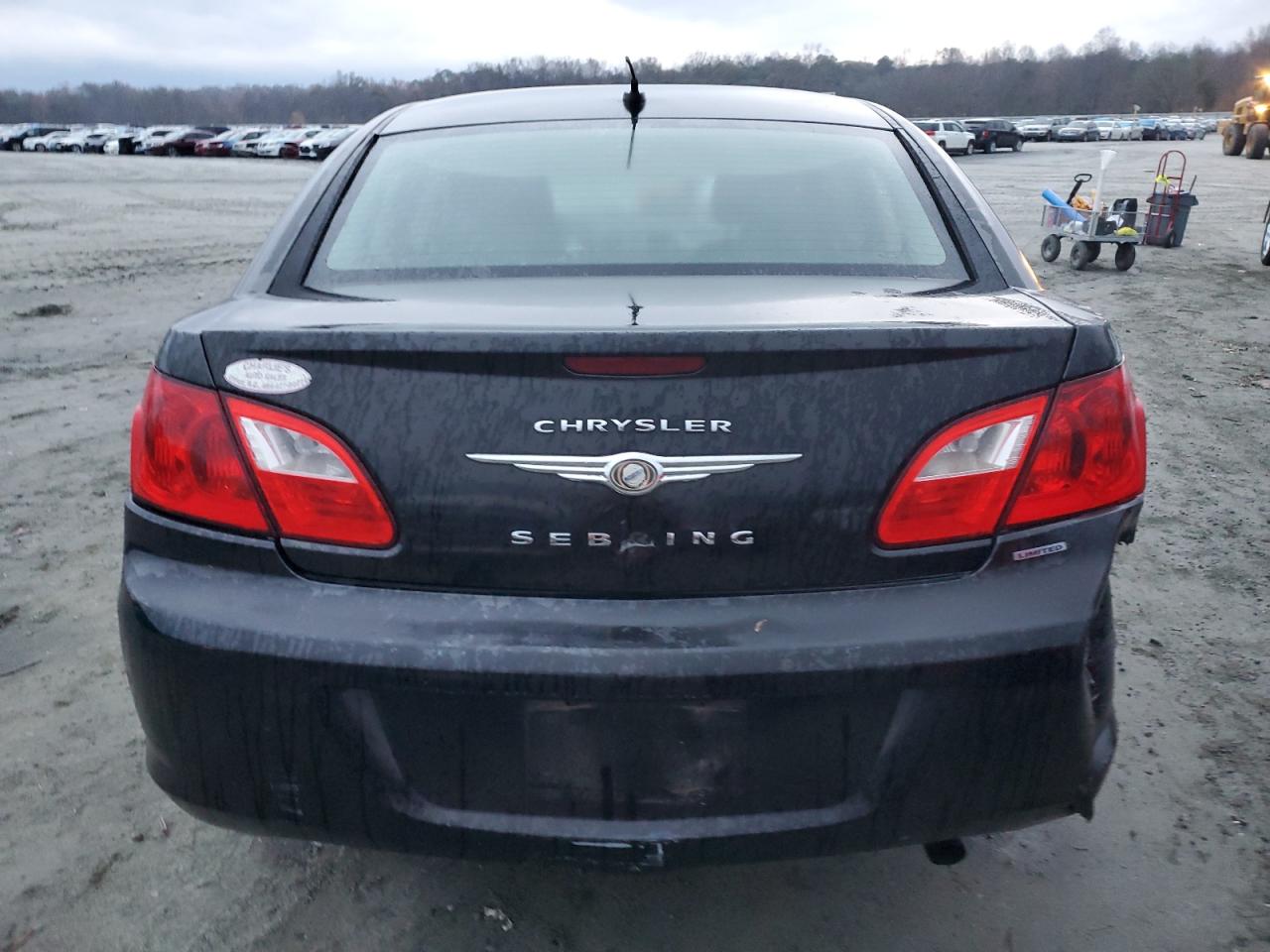 2010 Chrysler Sebring - Image 6