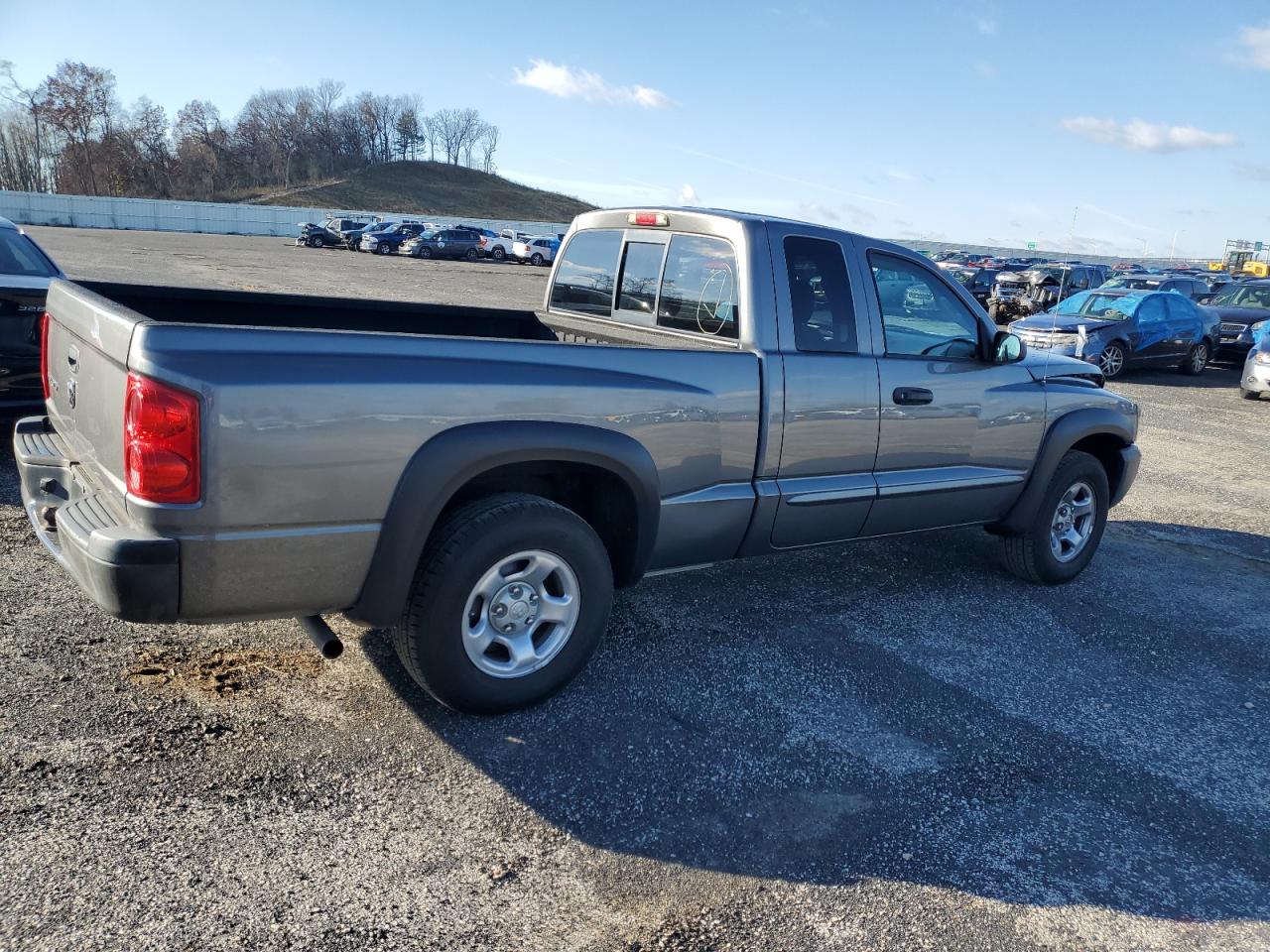 2005 Dodge Dakota - Image 3