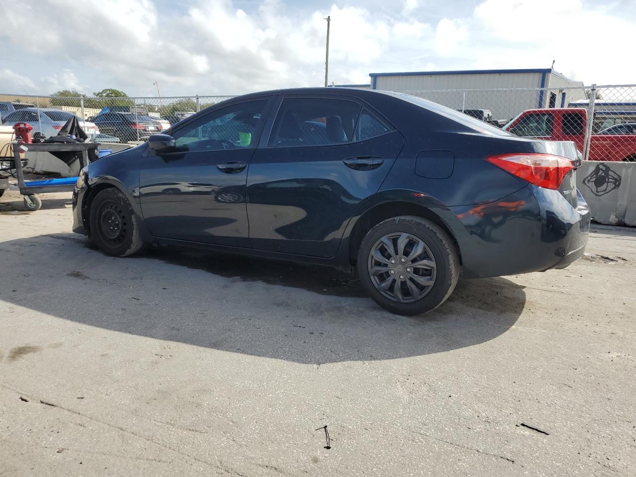 VIN 2T1BURHE0JC965840 2018 TOYOTA COROLLA no.2