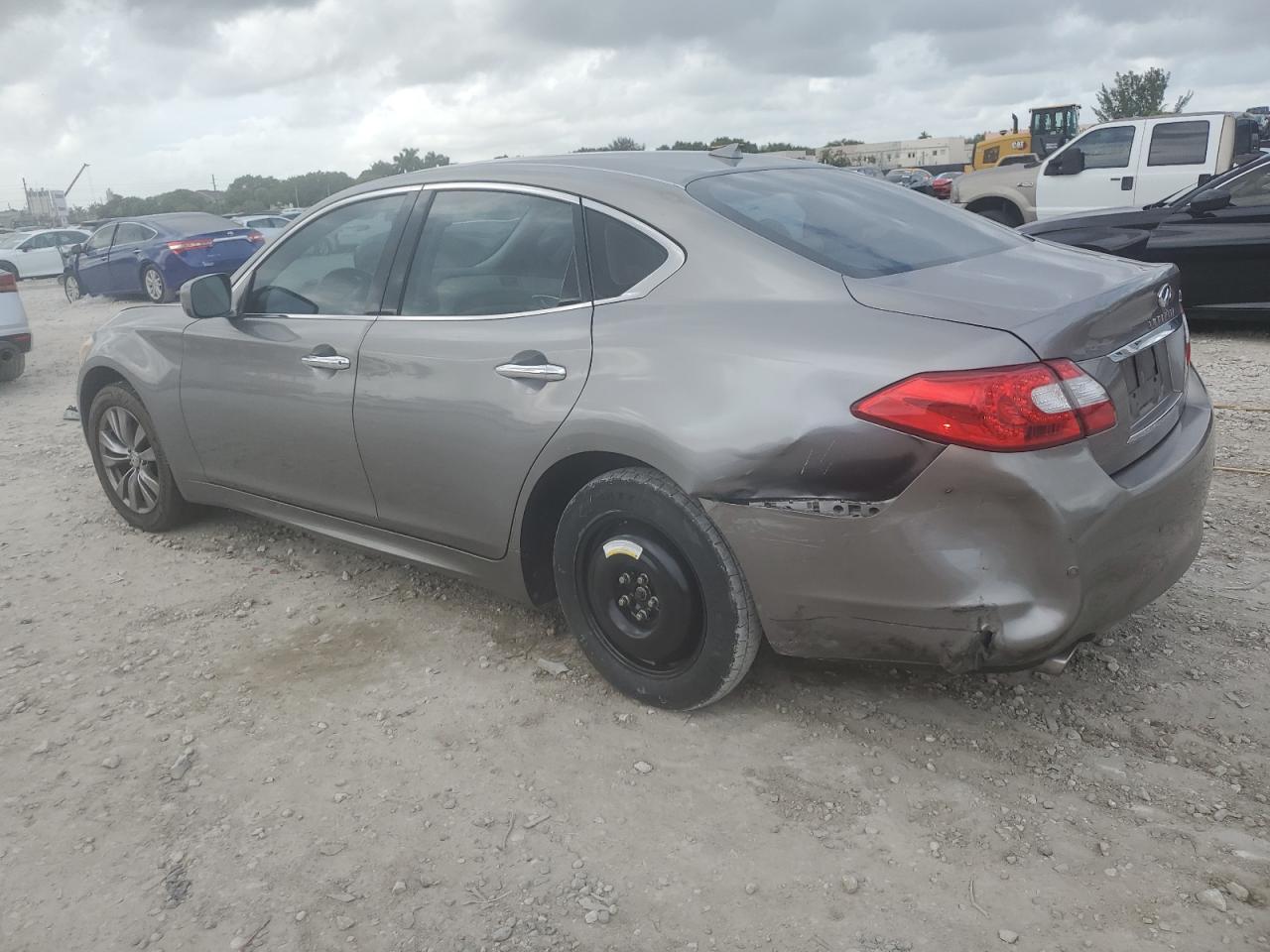2013 Infiniti M - Image 2