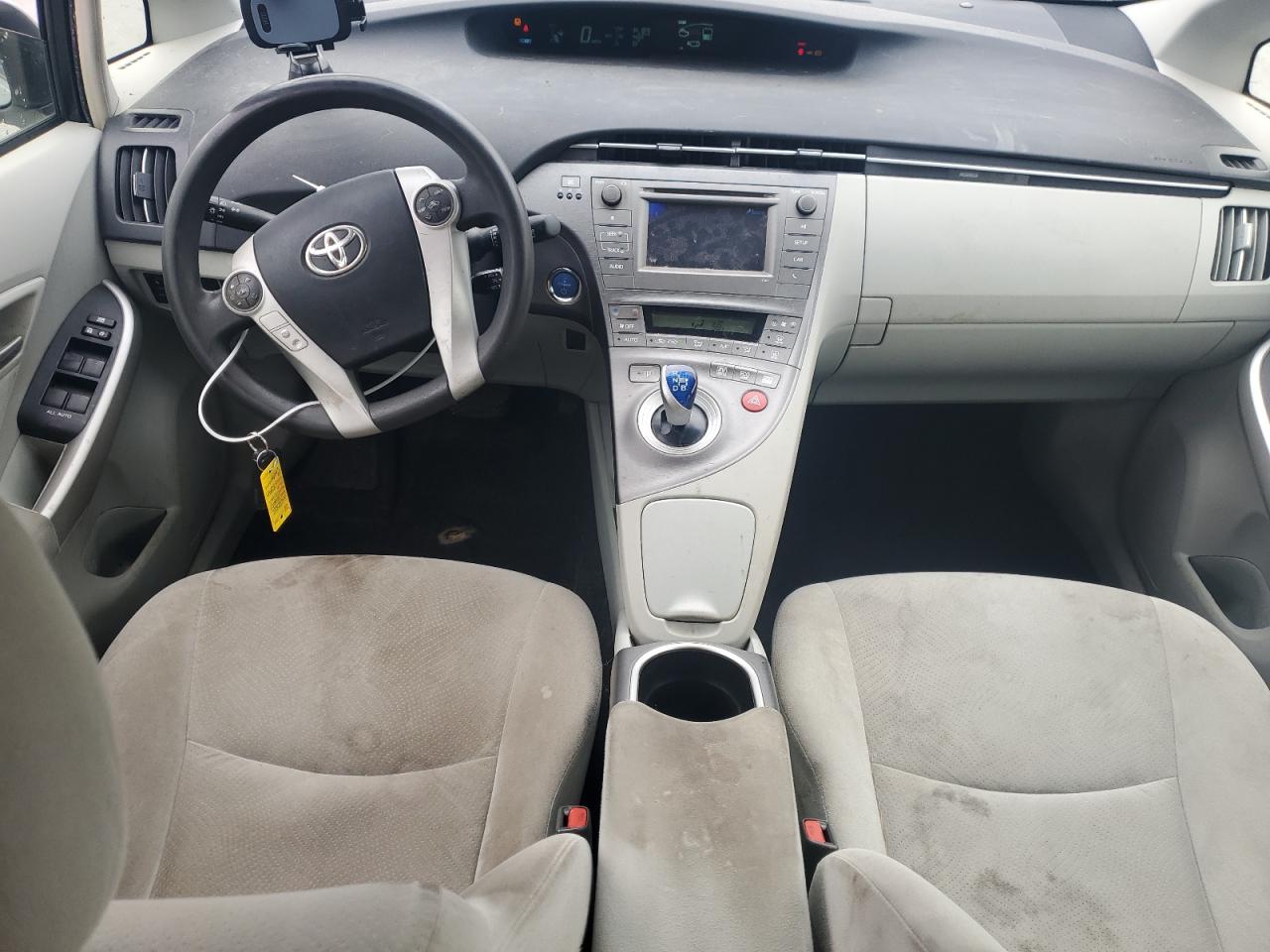2015 Toyota Prius - Image 8
