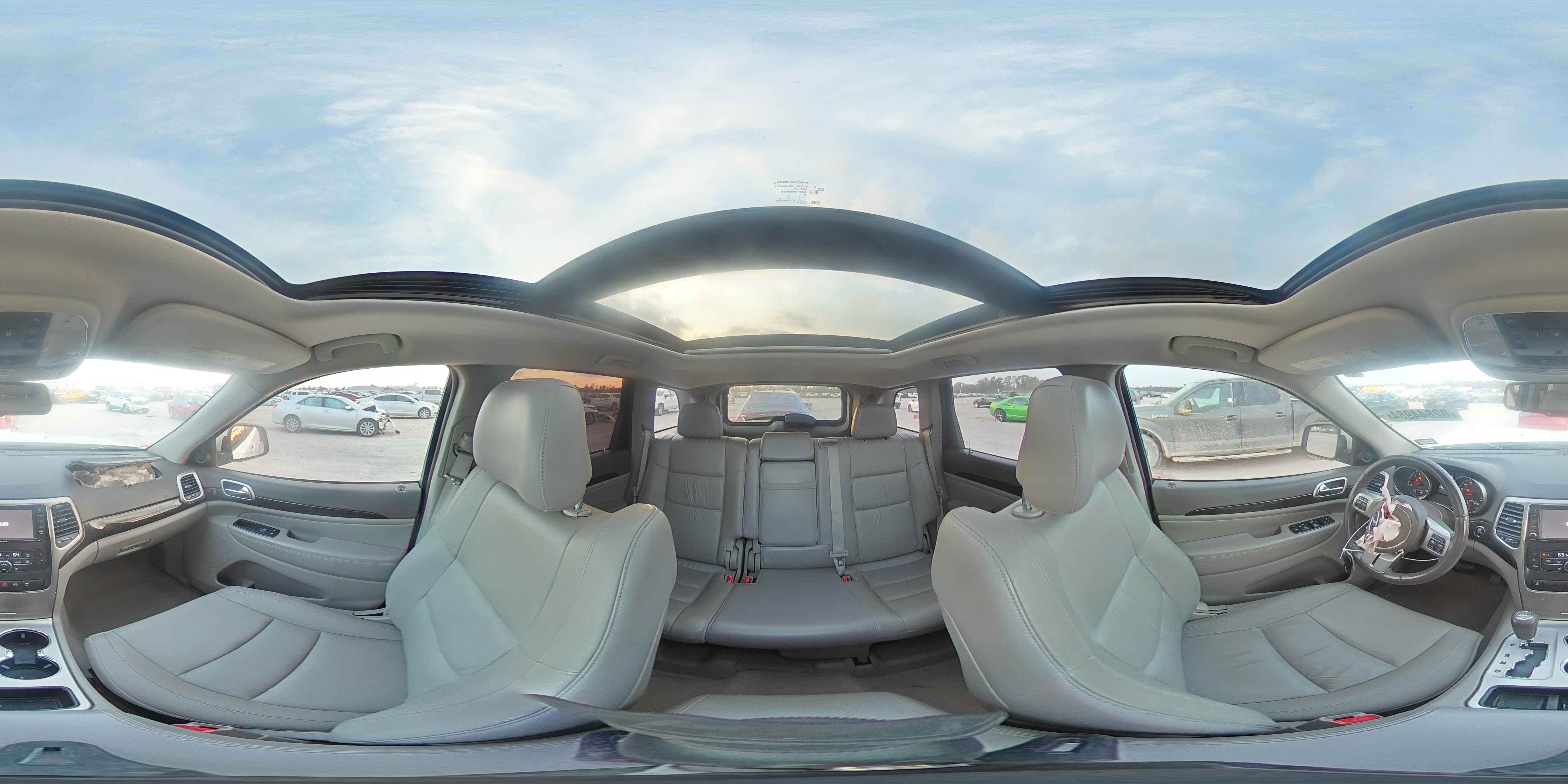 2012 Jeep Grand Cherokee - Image 14
