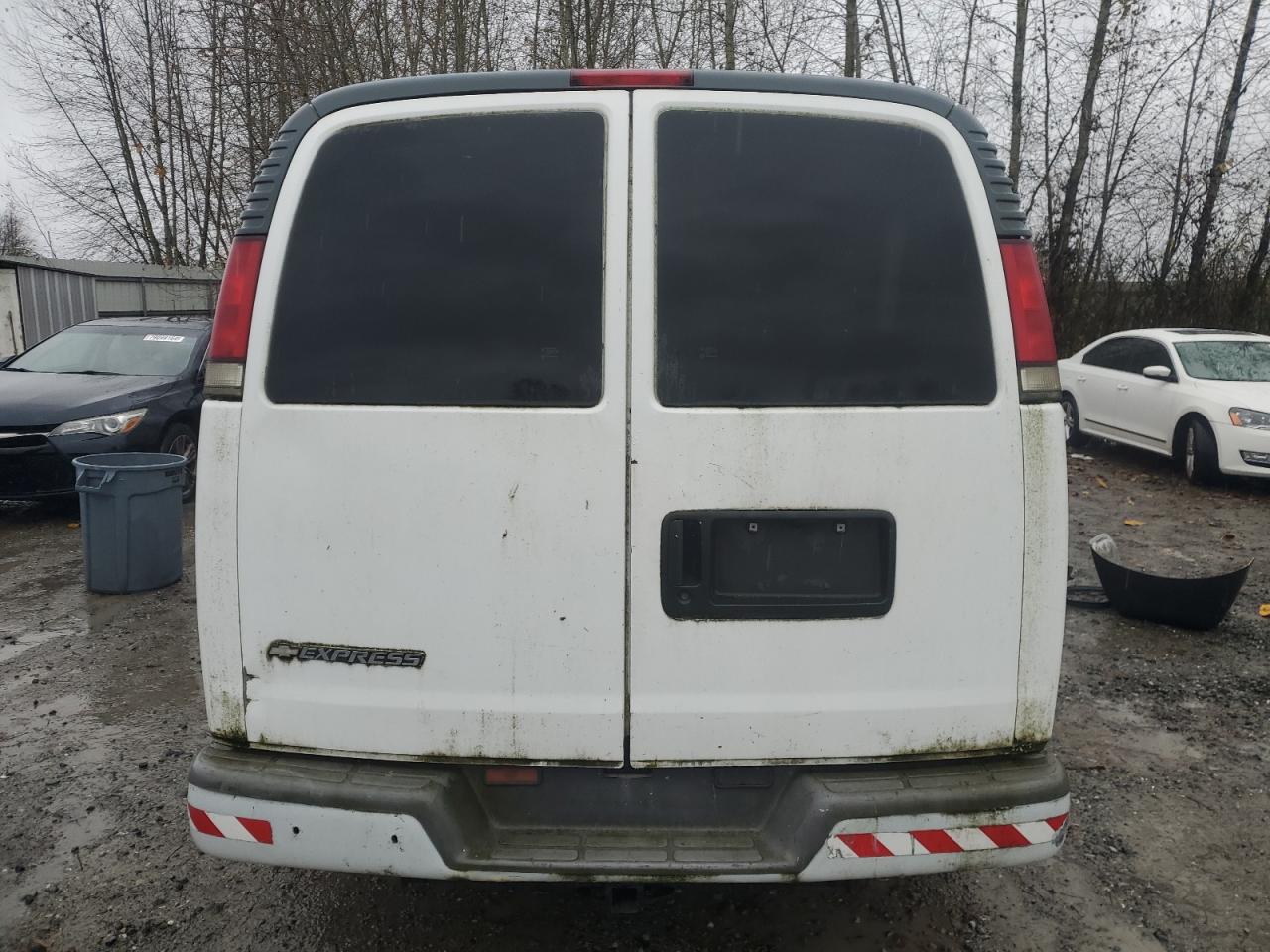 1998 GMC Savana G1500 VIN: 1GTFG15W0W1102118 Lot: 79102564