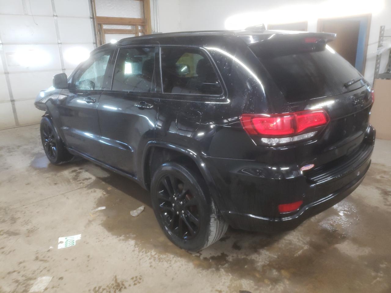 2017 Jeep Grand Cherokee - Image 2
