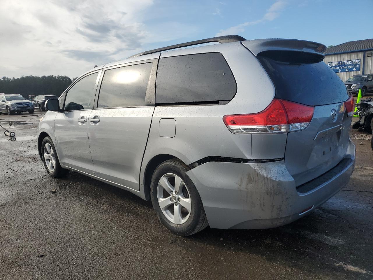 2012 Toyota Sienna - Image 2