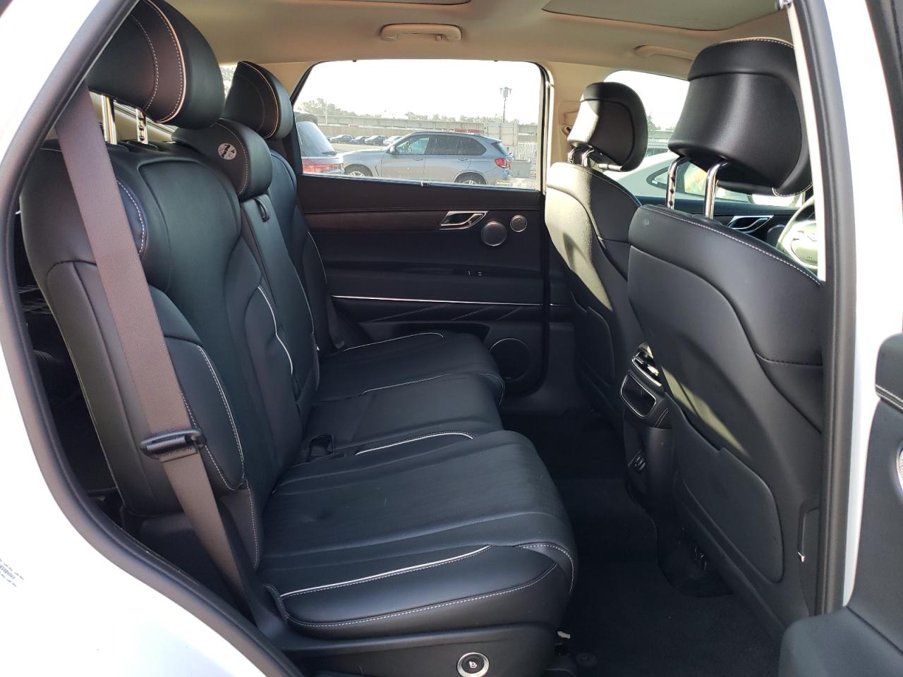 2024 Genesis GV80 - Image 11