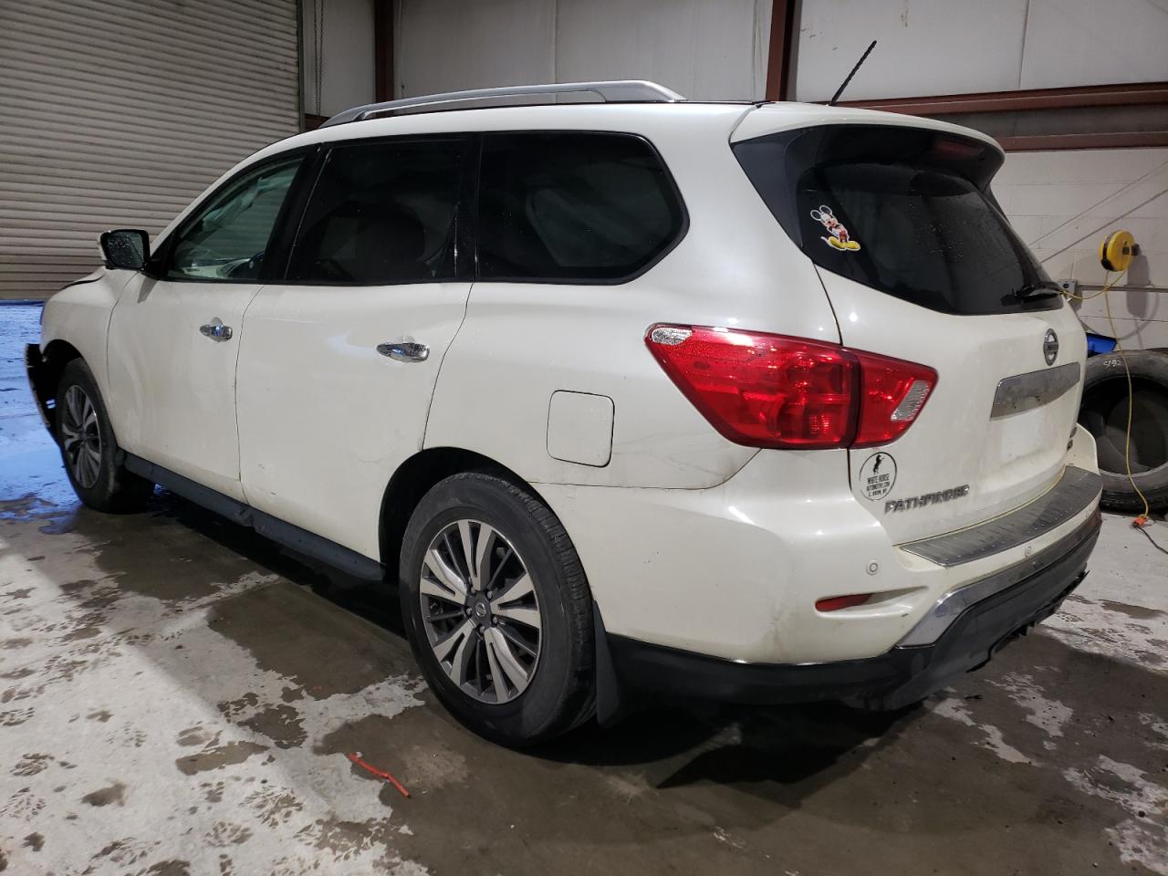2017 Nissan Pathfinder - Image 2