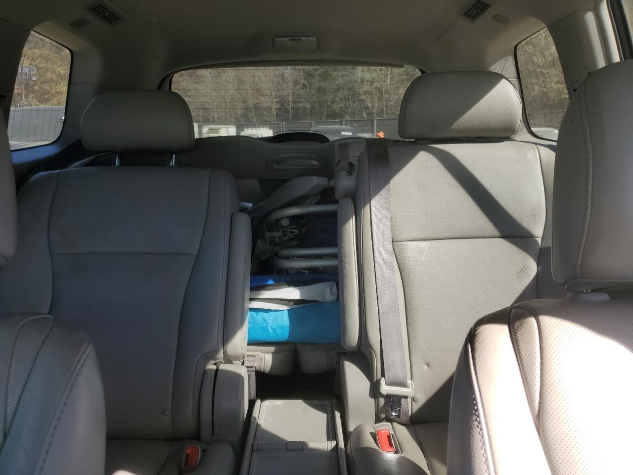 2012 Toyota Highlander - Image 10