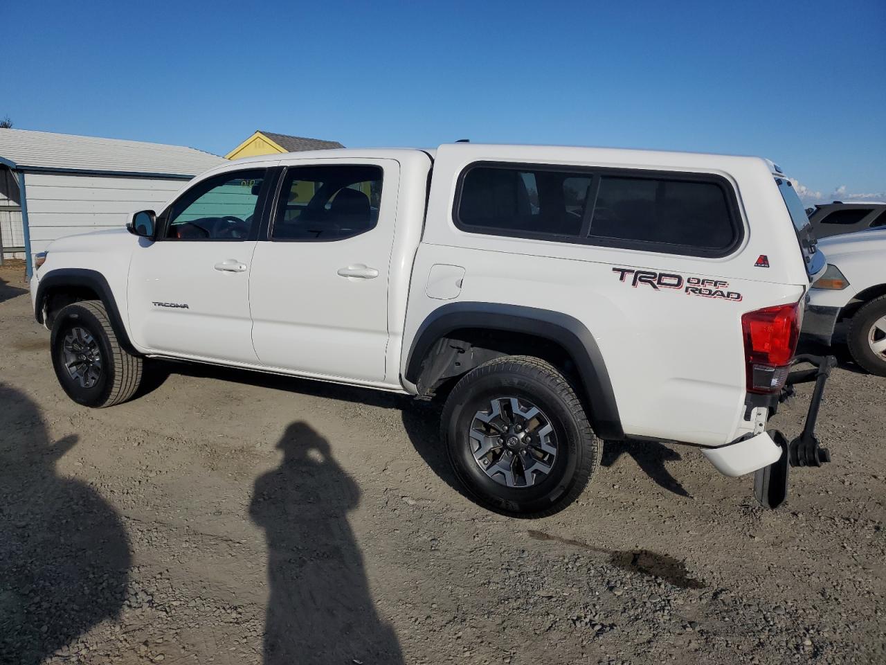 2016 Toyota Tacoma - Image 2