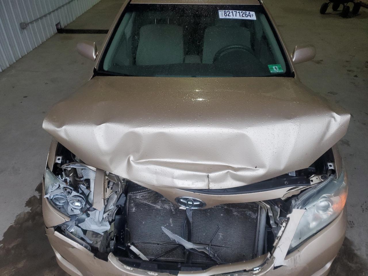 2010 Toyota Camry - Image 11