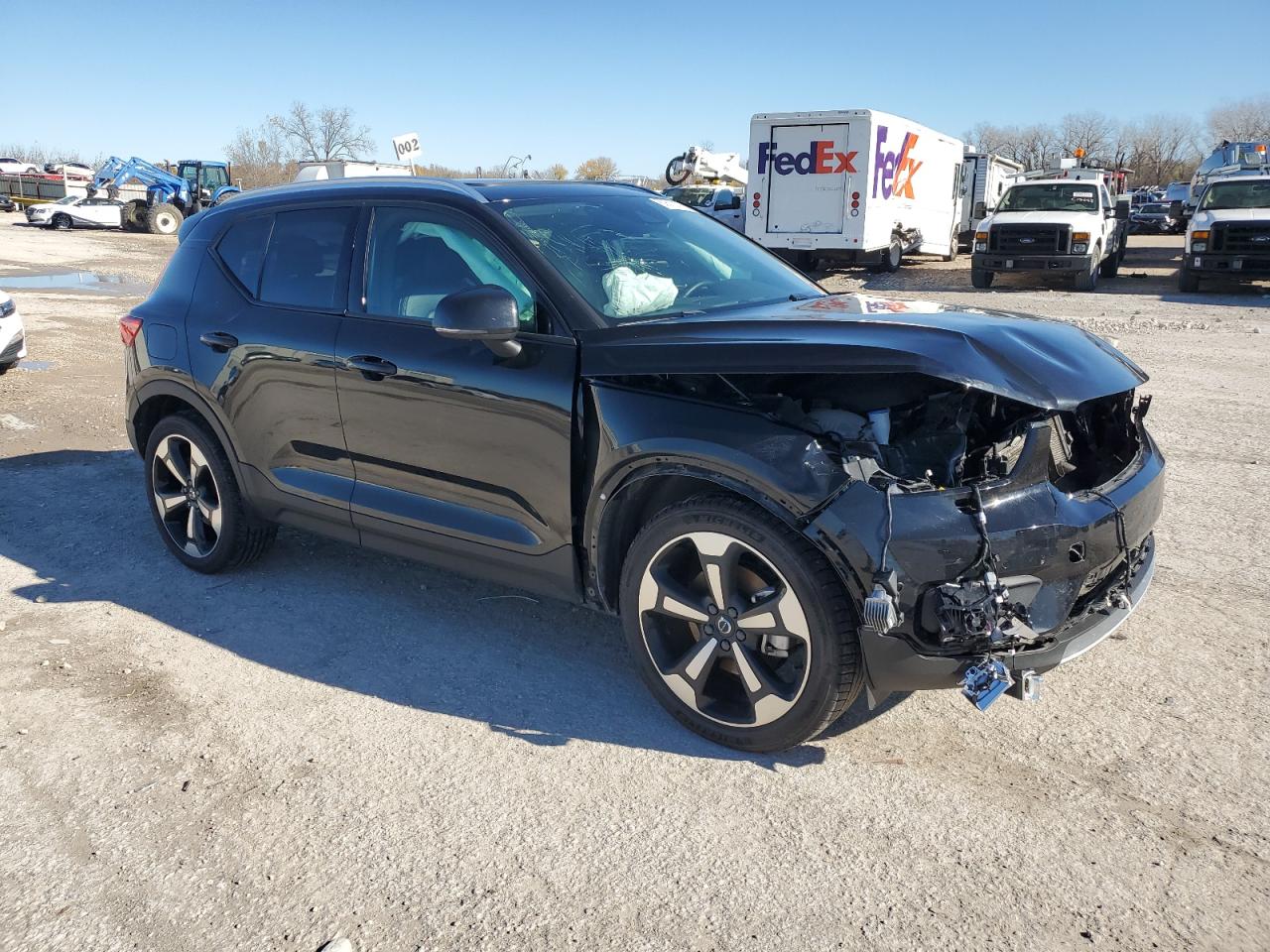 2022 Volvo XC40 - Image 4