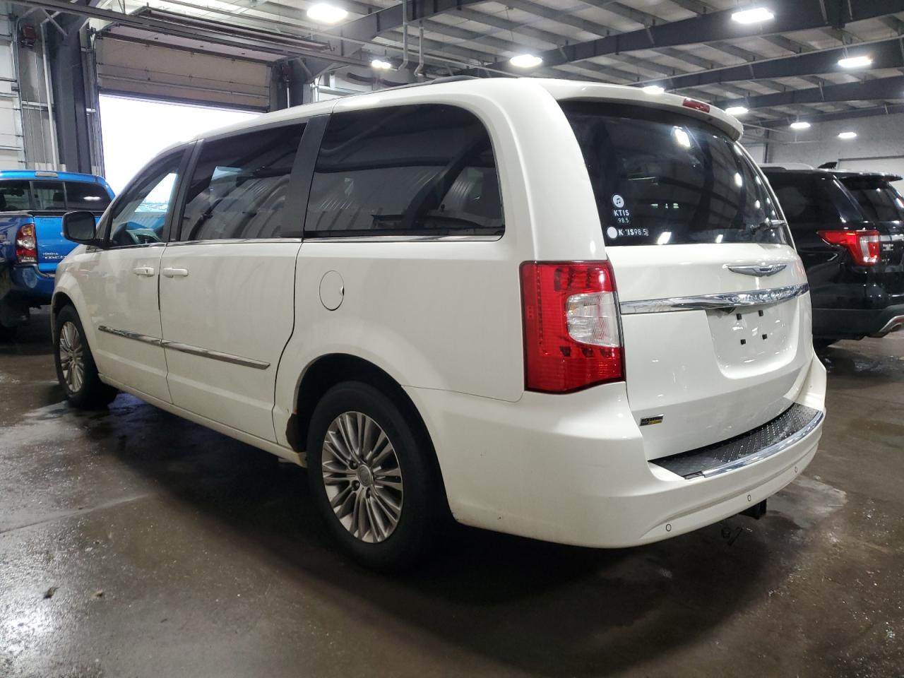 2013 Chrysler Town & Country - Image 2
