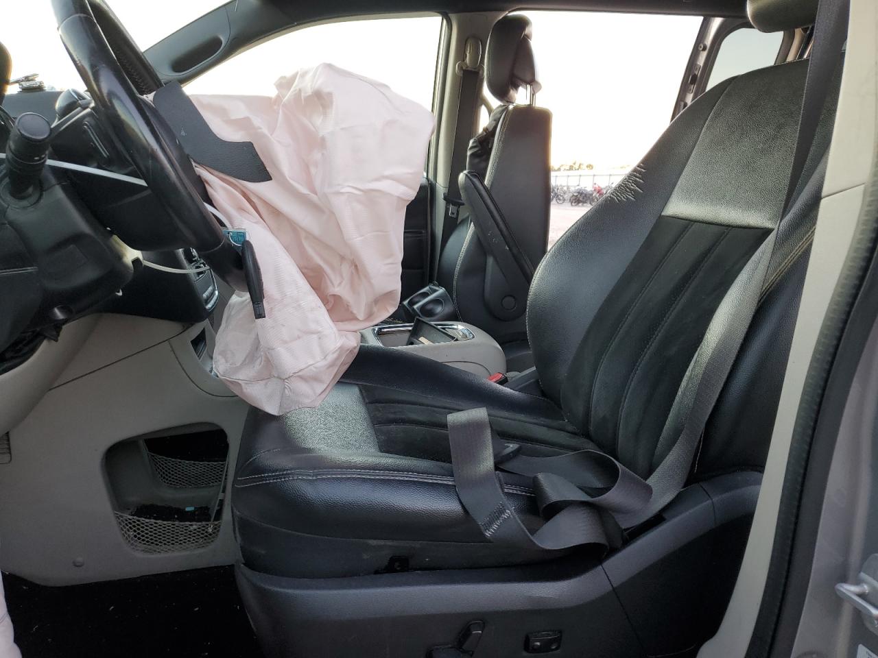2016 Dodge Caravan - Image 7