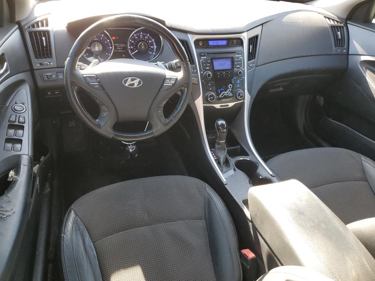 2011 Hyundai Sonata - Image 8