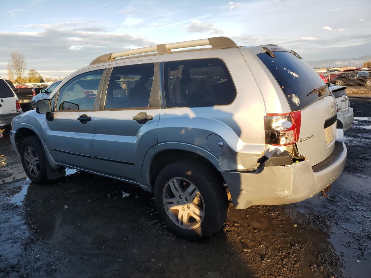 2004 Mitsubishi Endeavor - Image 2