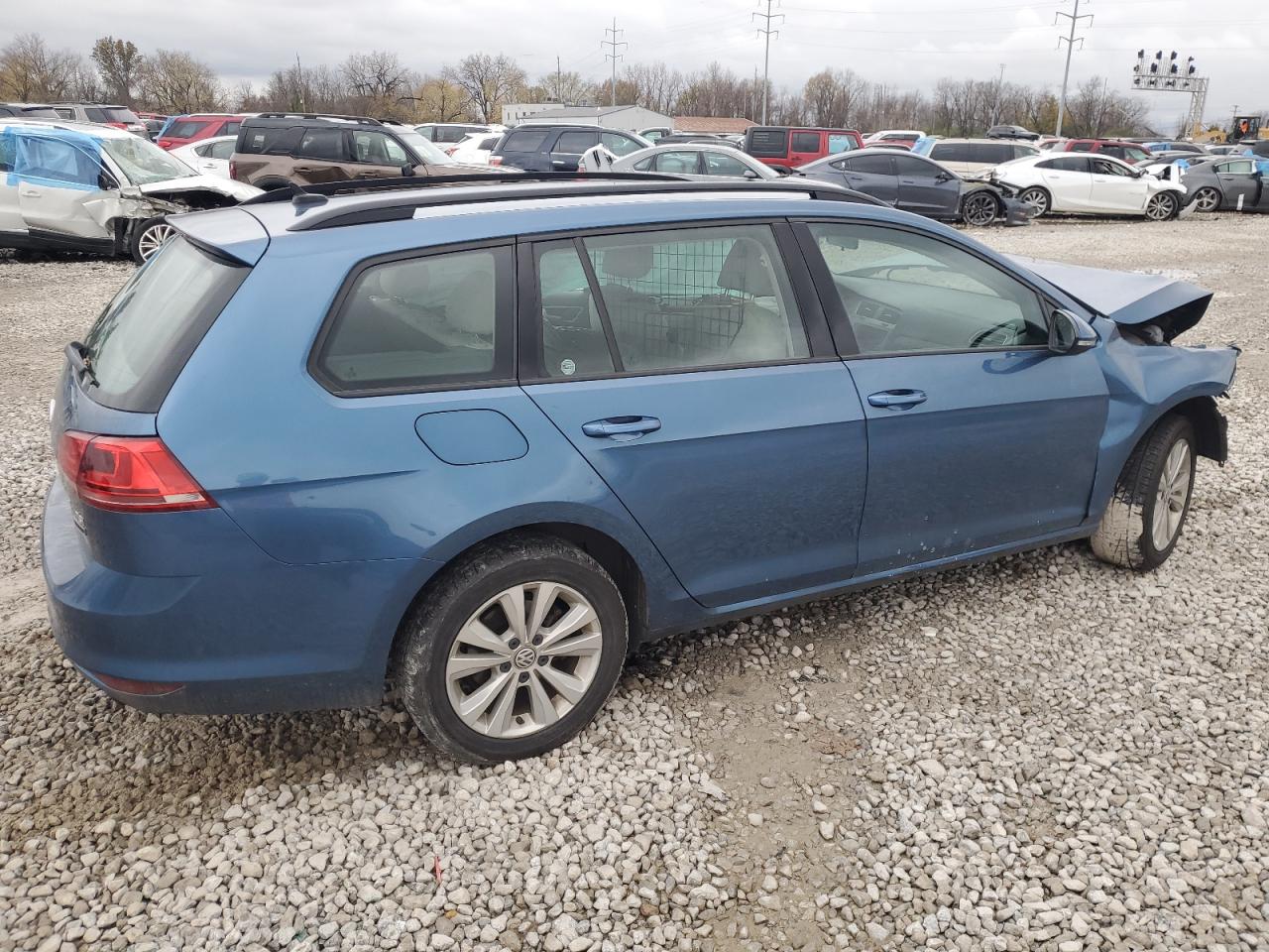 2017 Volkswagen Golf - Image 3
