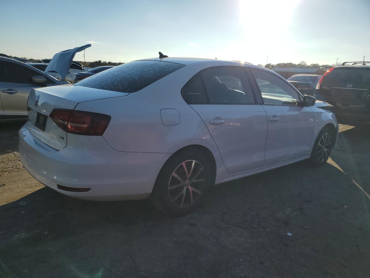 2016 Volkswagen Jetta - Image 3