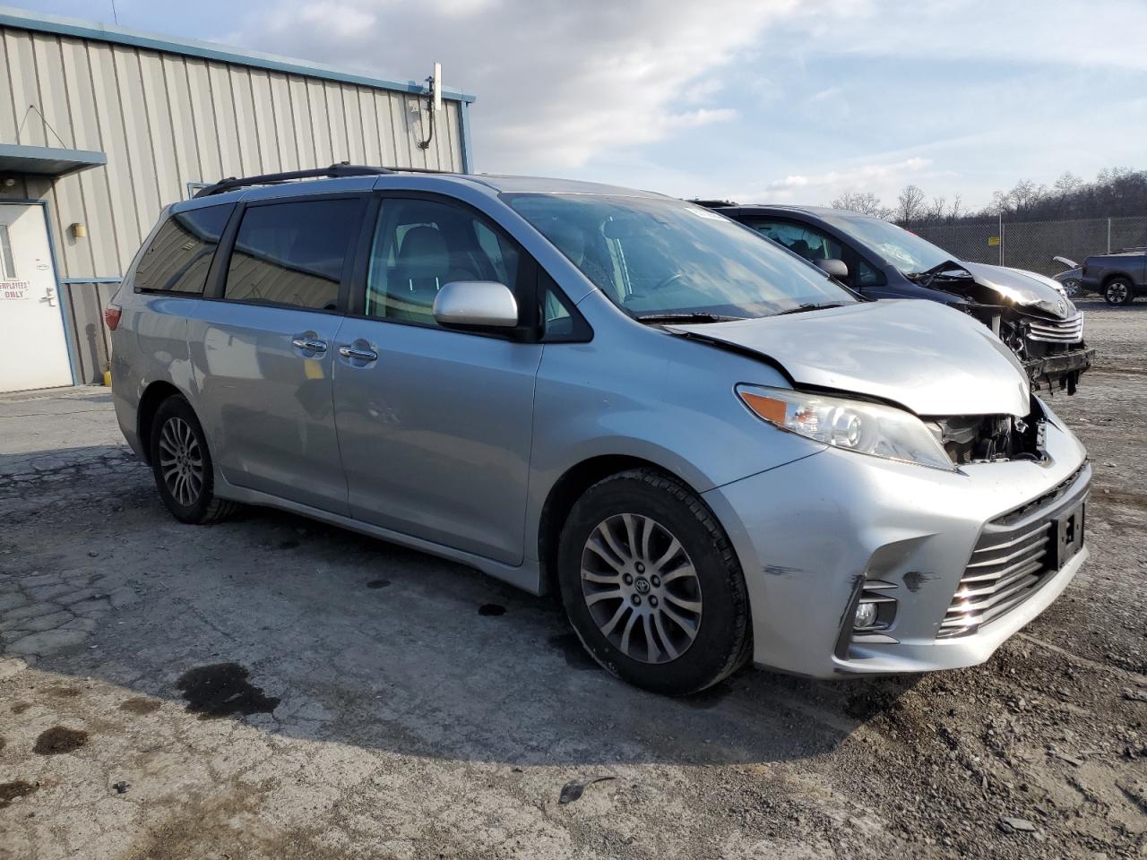 2019 Toyota Sienna - Image 4