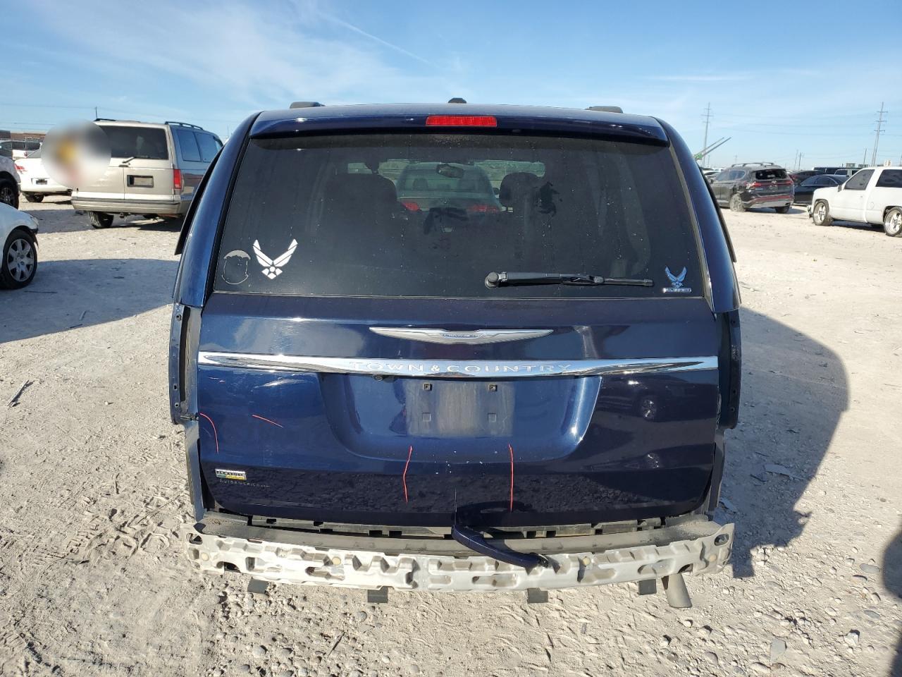 2014 Chrysler Town & Country - Image 6