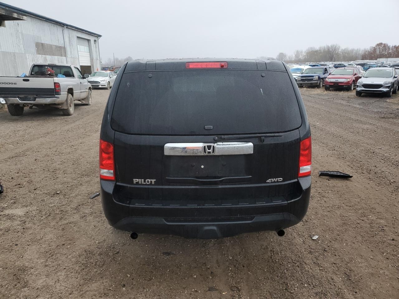 5FNYF4H29FB068113 2015 Honda Pilot Lx