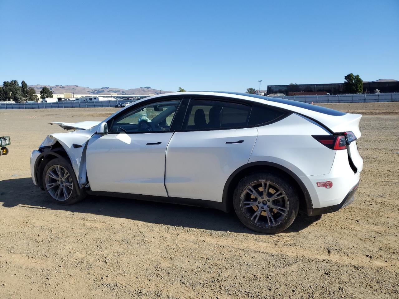 VIN 7SAYGDEE5PF937774 2023 TESLA MODEL Y no.2